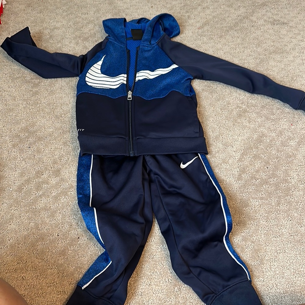 Toddler Nike track suit. Size x-small or 4t